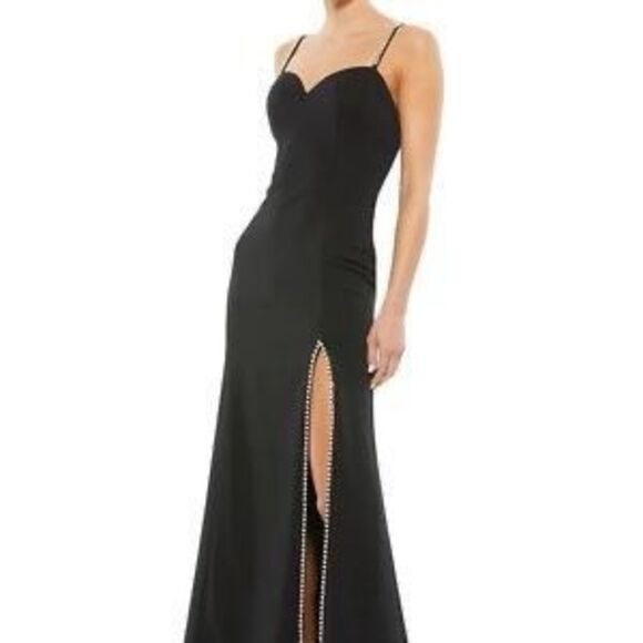 Mac Duggal Dresses & Skirts - MAC DUGGAL IEENA CRYSTAL DETAIL SWEETHEART NECK TRUMPET BLACK
